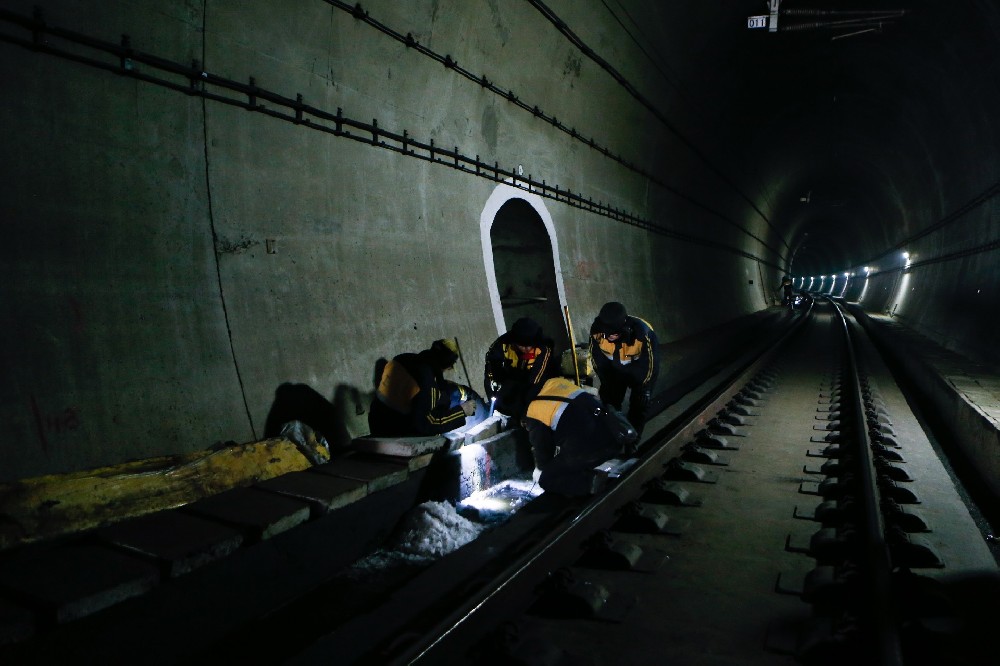 汉源铁路运营隧道病害现状